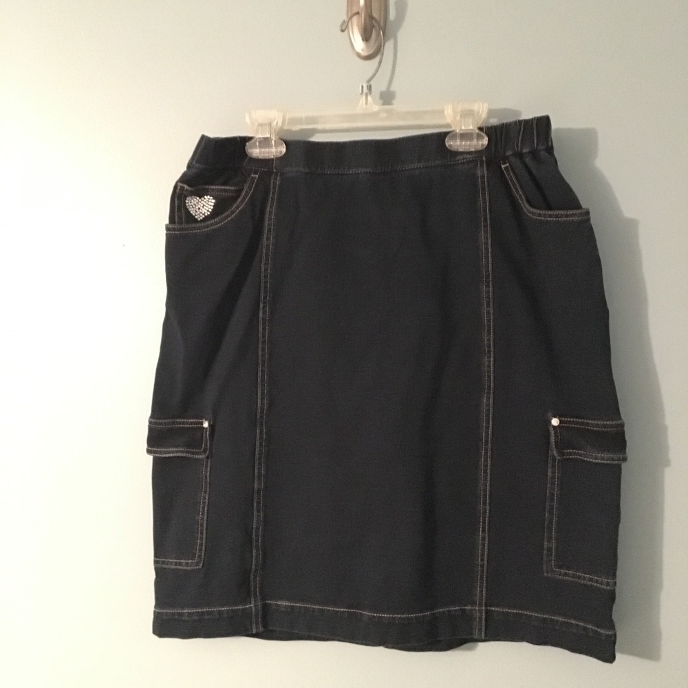 Q.F. DreamJeannes Pull-On Skort Rhinestone Detail